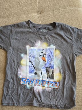 Disney Gray 'Say Freeze!' Olaf & Sven Graphic Tee